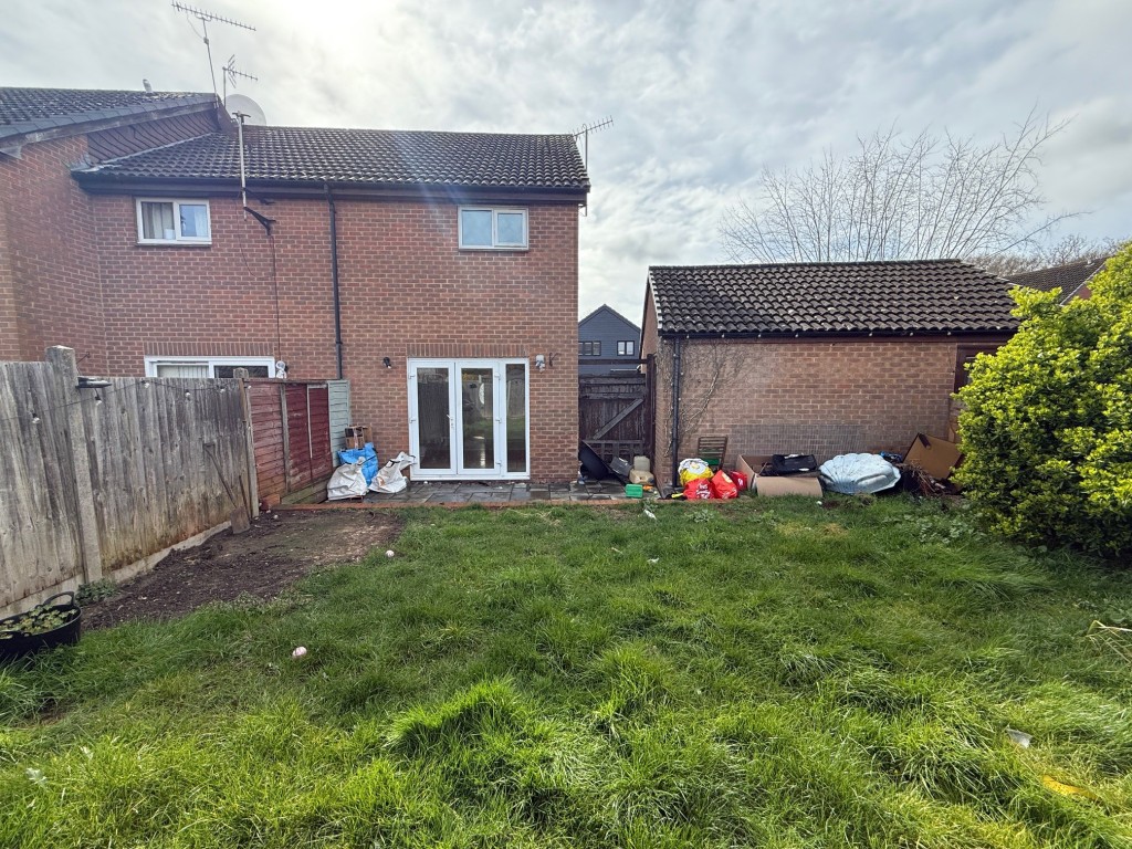 Lot: 6 - END-TERRACE HOUSE FOR IMPROVEMENT - Rear garden with side access and personal door to garage
